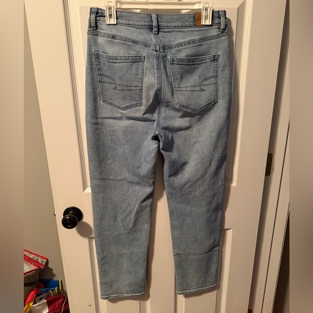 Women's American Eagle Mom Straight Jeans Size 8 - Picture 3 of 8